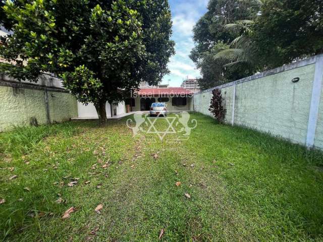 Casa à venda, 2 dorms, amplo terreno, 300m da praia, região nobre, Indaiá, Caraguatatuba, SP