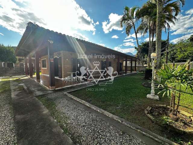 Excelente  casa localização na praia da Maranduba em Ubatuba, imóvel a cerca de 200 metros da praia