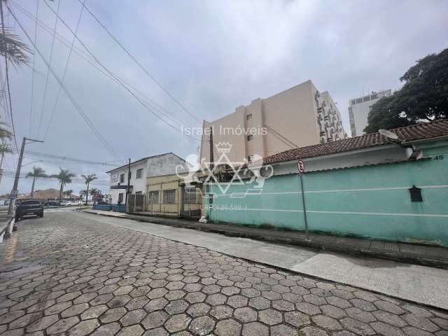 Casa à venda em área comercial, a poucos passos da praia, Centro, Caraguatatuba, SP