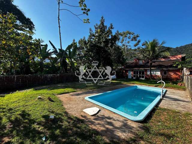 Casa à Venda, Mar Verde II, 3 Dormitórios sendo 1 suíte, churrasqueira e piscina Caraguatatuba, SP.