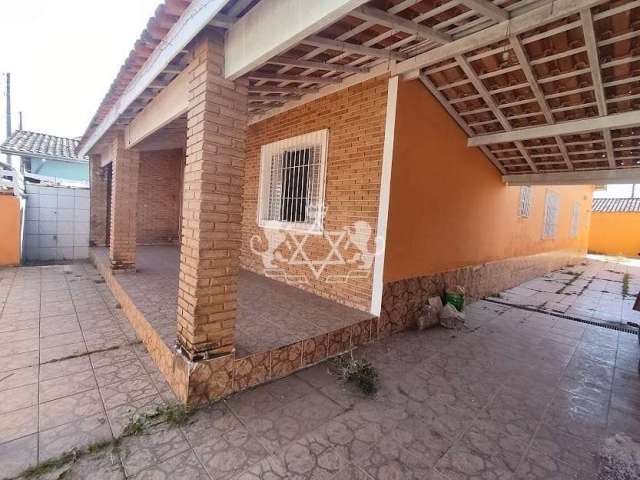 Casa à venda apenas a 400m da rodovia, no bairro Barranco Alto em Caraguatatuba, Litoral Norte de S