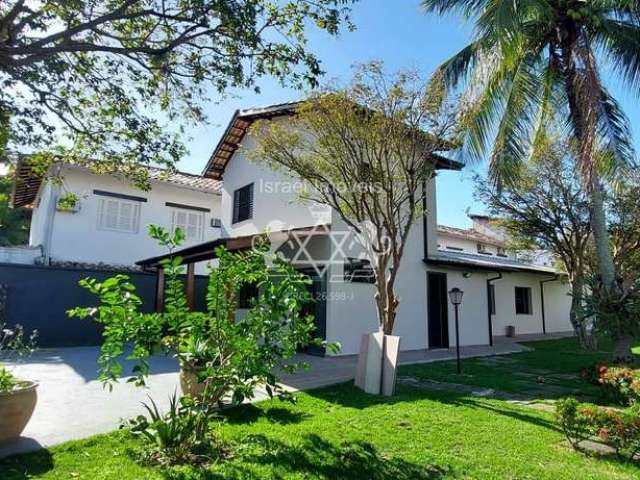 Casa à venda com localização privilegiada, a poucos passos da praia, amplo terreno, Praia do Arrast