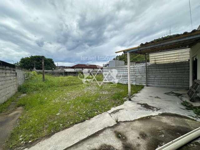 Área com casa, c/ 03 dormitórios à venda, Martim de Sá, Caraguatatuba, SP