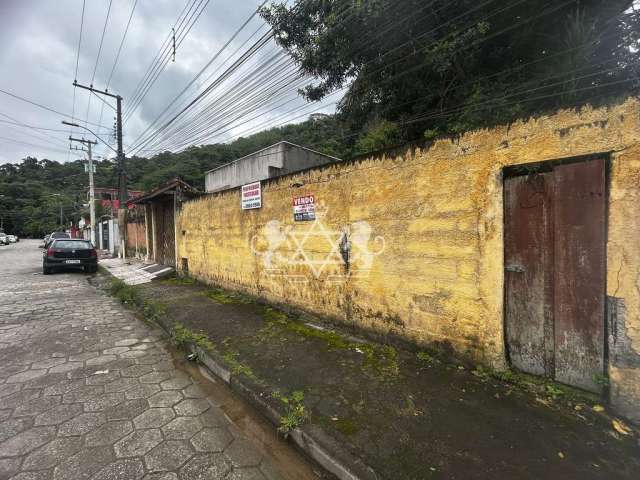 Terreno à venda na região Central, Aterrado e murado com 300m² AT,  muito bem localizado próximo ao