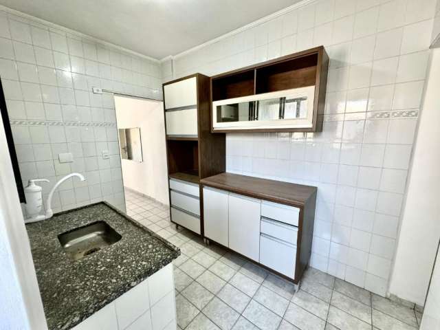 Apartamento de 2 dormitórios amplo. Av Guilhermina, Praia Grande.