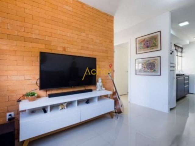 Vende apartamento com 40m² e 2 dormitórios, 1 vaga, no bairro Cavalhada em Porto Alegre.