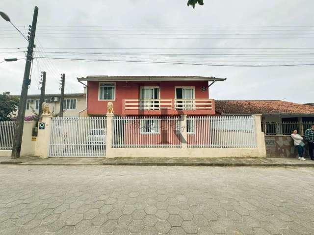 Casa à Venda em Ubatuba, São Francisco do Sul - 4 Dormitórios, Suíte, 3 Vagas