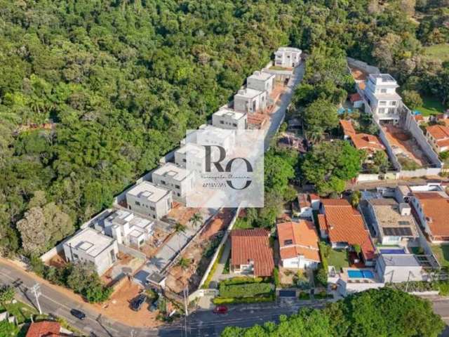 Casa em Condomínio em fase de acabamento no bairro Vila Santista em Atibaia