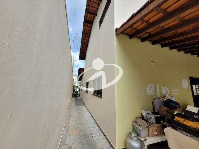 Casa comercial com 1 sala para alugar na Cidade Jardim, Uberlândia  por R$ 4.000