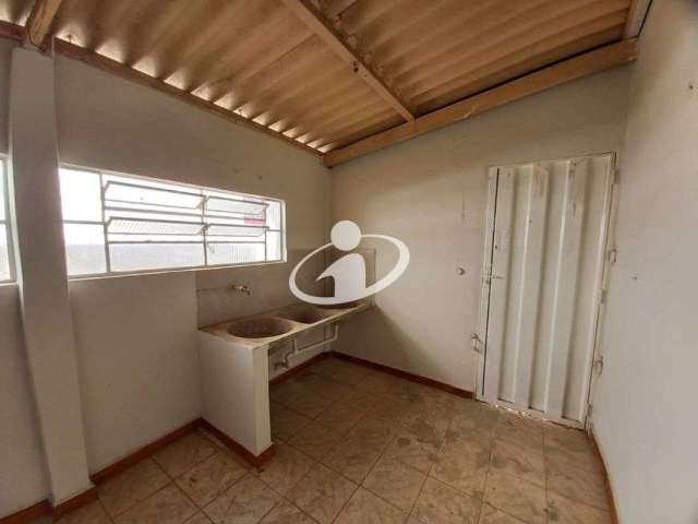 Casa com 3 quartos para alugar no Custódio Pereira, Uberlândia  por R$ 2.100