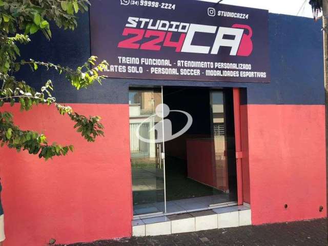 Sala comercial para alugar no Cazeca, Uberlândia  por R$ 2.000