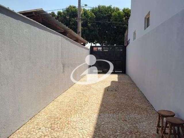 Casa com 3 quartos para alugar no Jardim Europa, Uberlândia  por R$ 3.000