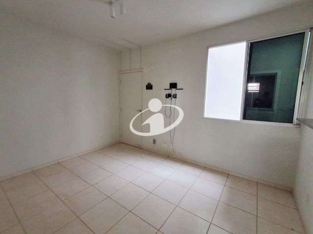 Apartamento com 2 quartos para alugar no Shopping Park, Uberlândia  por R$ 700