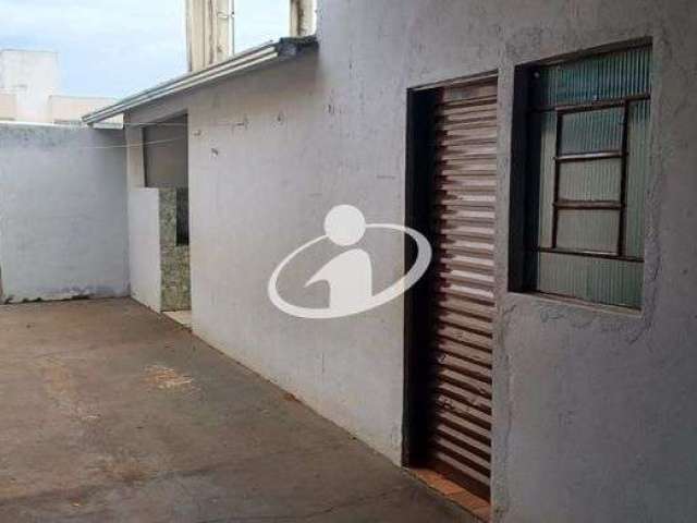 Casa com 2 quartos para alugar no Tubalina, Uberlândia  por R$ 1.200