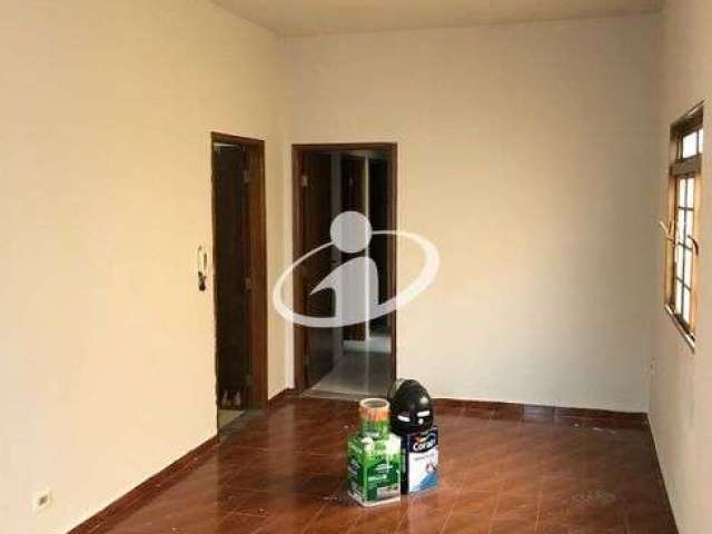 Casa com 3 quartos para alugar na Cidade Jardim, Uberlândia  por R$ 2.400