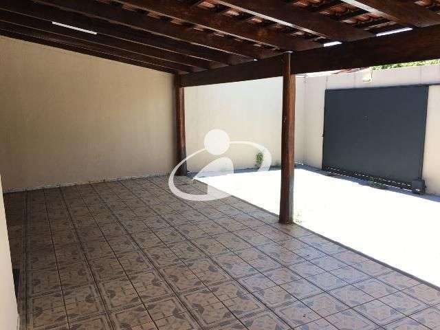 Casa com 3 quartos para alugar na Cidade Jardim, Uberlândia  por R$ 3.000