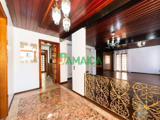 Casa com 03 suítes e 04 vagas no Guabirotuba - 5070