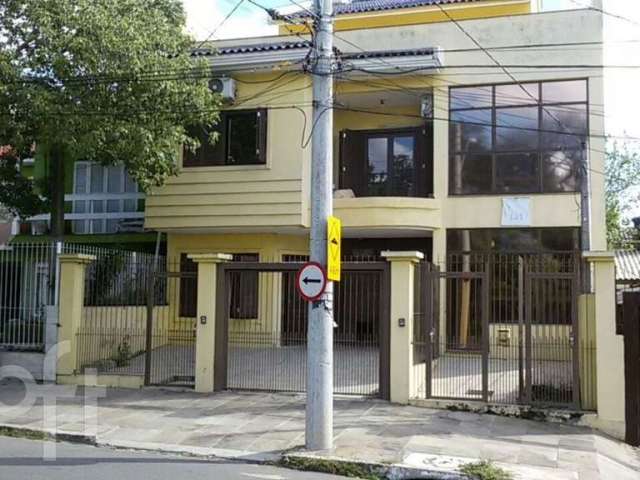 Casa em condomínio fechado com 4 quartos à venda na Rua Marechal José Inácio da Silva, 121, Passo da Areia, Porto Alegre por R$ 2.150.000