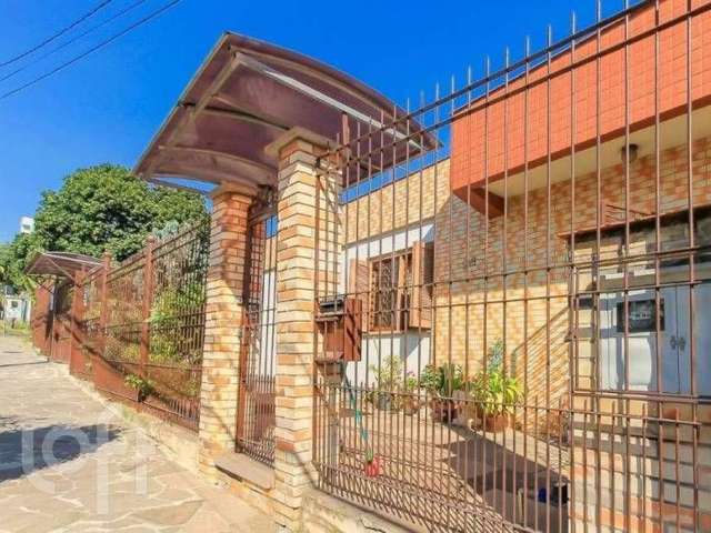 Casa com 5 quartos à venda na Rua Umbú, 566, Passo da Areia, Porto Alegre por R$ 1.500.000