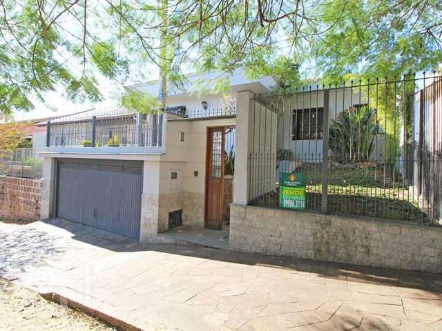 Casa com 3 quartos à venda na Gustavo Schmidt, 615, Chácara das Pedras, Porto Alegre por R$ 1.400.000