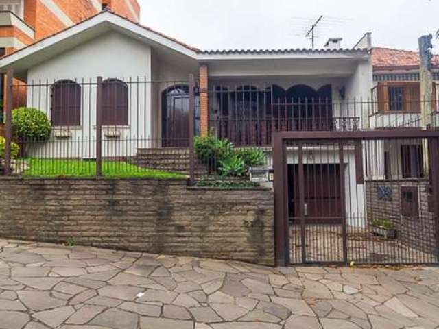 Casa com 3 quartos à venda na Rua Américo Vespucio, 263, Higienópolis, Porto Alegre por R$ 1.550.000