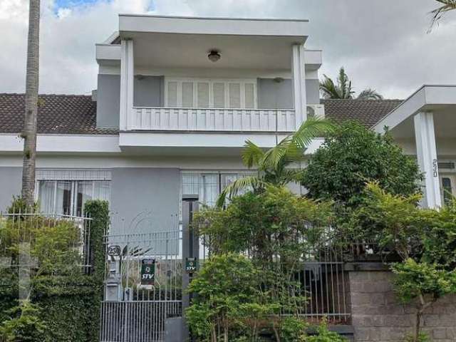 Casa com 5 quartos à venda na Rua Desembargador Hugo Candal, 230, Três Figueiras, Porto Alegre por R$ 2.300.000