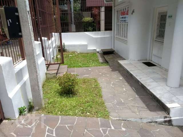 Casa em condomínio fechado com 4 quartos à venda na Rua Perpétua Teles, 46, Petrópolis, Porto Alegre por R$ 1.000.000