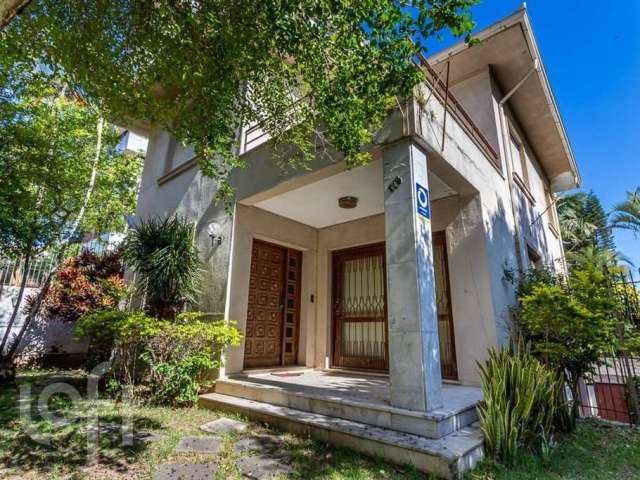 Casa com 3 quartos à venda na Rua Ferreira Viana, 175, Petrópolis, Porto Alegre por R$ 1.160.000