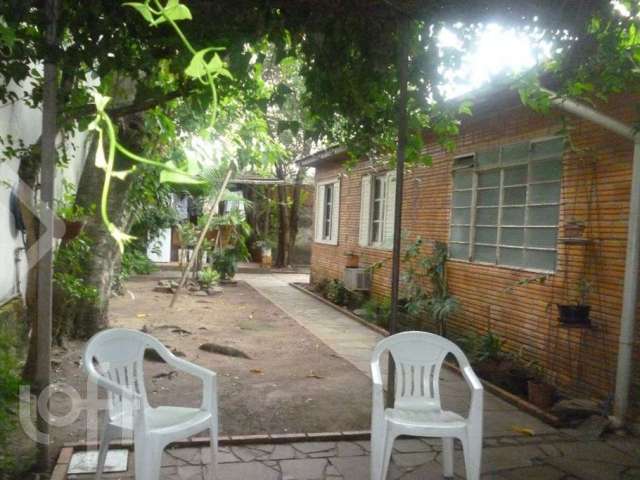 Casa em condomínio fechado com 3 quartos à venda na Olinda, 467, Floresta, Porto Alegre por R$ 585.000