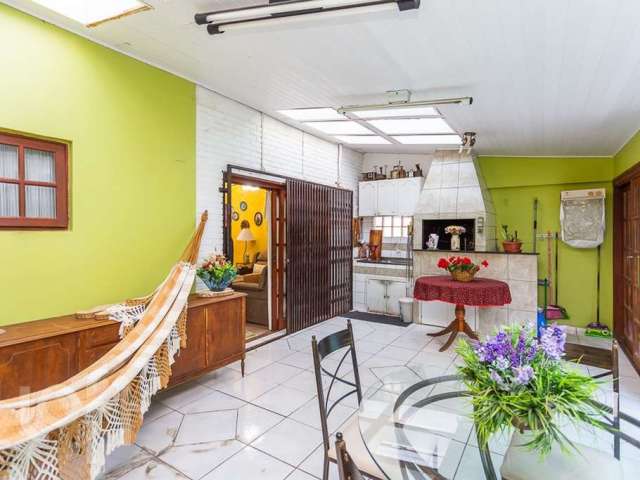 Casa com 3 quartos à venda na Rua Gaspar Martins, 454, Floresta, Porto Alegre por R$ 775.000