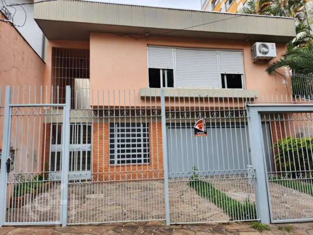 Casa com 3 quartos à venda na Avenida Iguassu, 223, Petrópolis, Porto Alegre por R$ 1.695.000