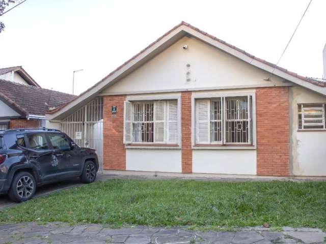 Casa com 3 quartos à venda na Rua Padre Alois Kades S J, 131, Vila Ipiranga, Porto Alegre por R$ 1.290.000