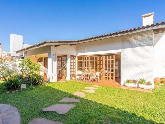 Casa com 3 quartos à venda na Rua Matias José Bins, 847, Três Figueiras, Porto Alegre por R$ 1.990.000