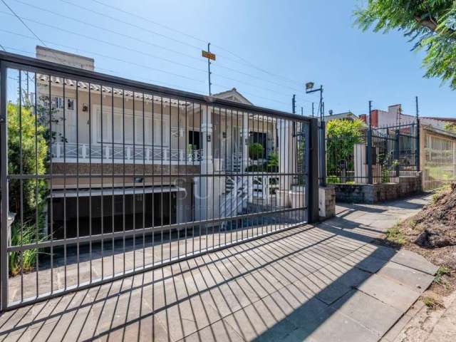 Casa com 5 quartos à venda na Rua Indianápolis, 240, Três Figueiras, Porto Alegre por R$ 1.800.000