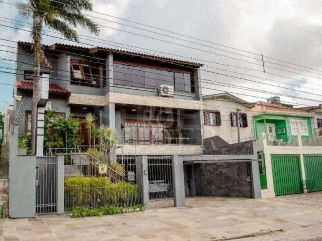 Casa com 5 quartos à venda na Avenida Circular, 361, Chácara das Pedras, Porto Alegre por R$ 1.980.000