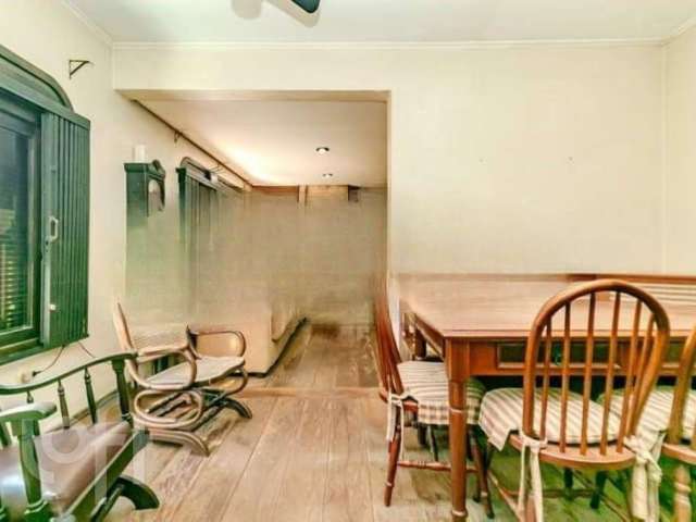 Casa com 3 quartos à venda na Rua Doutor Eduardo Chartier, 275, Passo da Areia, Porto Alegre por R$ 885.000