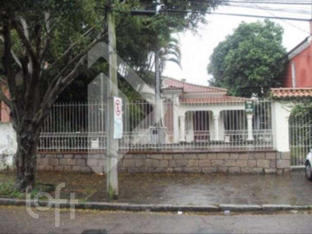 Casa em condomínio fechado com 3 quartos à venda na Rua Eça de Queiroz, 83, Petrópolis, Porto Alegre por R$ 1.140.000