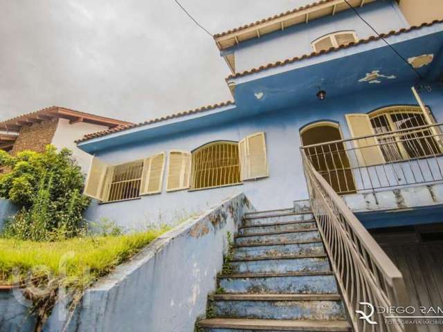 Casa com 3 quartos à venda na Rua General Pedro Bittencourt, 254, Passo da Areia, Porto Alegre por R$ 850.000