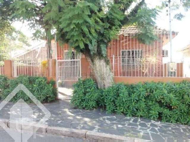 Casa em condomínio fechado com 3 quartos à venda na Rua Dom Pedrito, 432, Passo da Areia, Porto Alegre por R$ 580.000