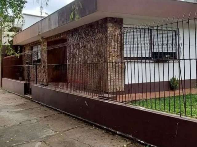 Casa com 4 quartos à venda na Rua Barão de Tramandaí, 15, Passo da Areia, Porto Alegre por R$ 1.000.000