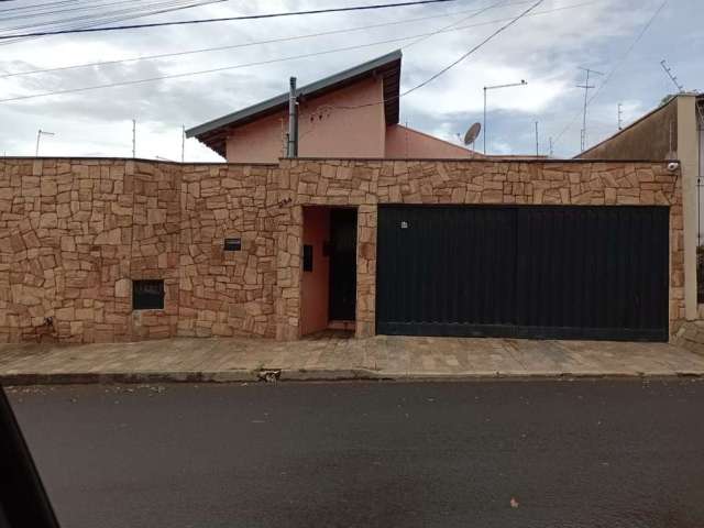 Casa com 3 quartos à venda na Rua José Silveira, Parque das Américas, Uberaba, 260 m2 por R$ 500.000