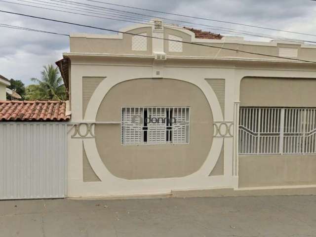 Casa com 3 quartos à venda na Rua General Osório, Estados Unidos, Uberaba, 200 m2 por R$ 650.000