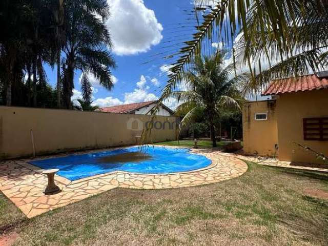 Casa em condomínio fechado com 3 quartos à venda na Rua Dom Alexandre Gonçalves do Amaral, Residencial Mário de Almeida Franco, Uberaba por R$ 1.100.000