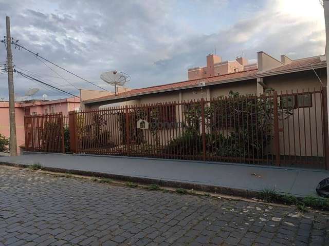 Casa com 4 quartos à venda na Rua Menelick de Carvalho, Boa Vista, Uberaba, 169 m2 por R$ 450.000