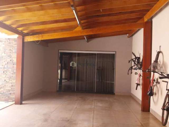 Casa com 3 quartos à venda na Rua Leda Cartafina, Jardim Itália, Uberaba por R$ 480.000