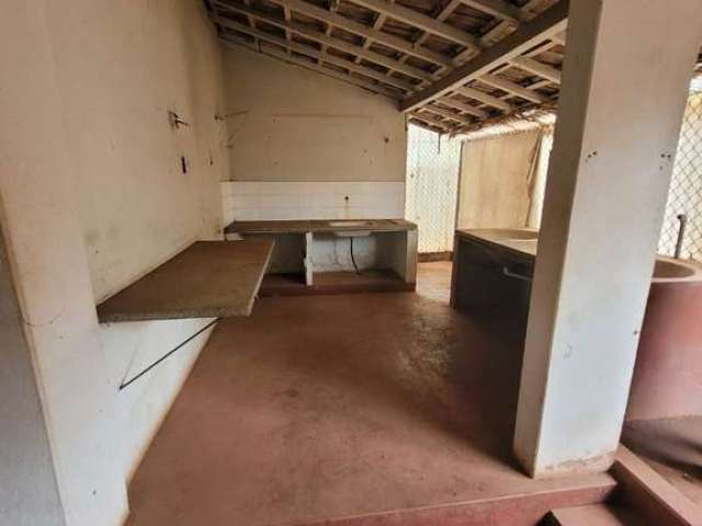 Casa com 4 quartos à venda na Rua Marechal Deodoro, São Benedito, Uberaba por R$ 410.000