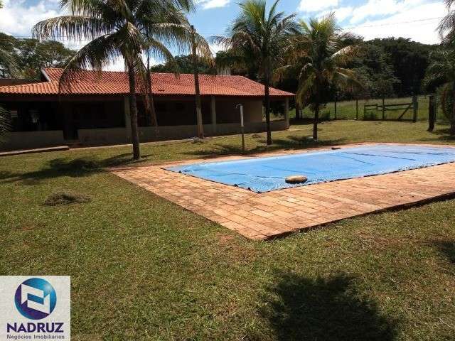 Chácara à venda em Ipiguá-SP, Zona Rural: 4 quartos, 1 sala, 3 banheiros, 4 vagas de garagem, 200m² de área. Venha conferir!