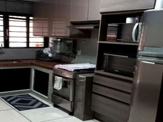 Casa a venda, jd roseiral, em rio preto, 03 dorm, 01 suítes, quintal, cozinha planejada, 03 salas, armários, churrasqueira, 02 vagas, financia, laje