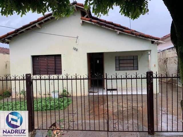 Casa á Venda Zona Leste Próximo a Represa Municipal, 2 quartos, sala, cozinha, banheiro, dispensa, quintal espaçoso.