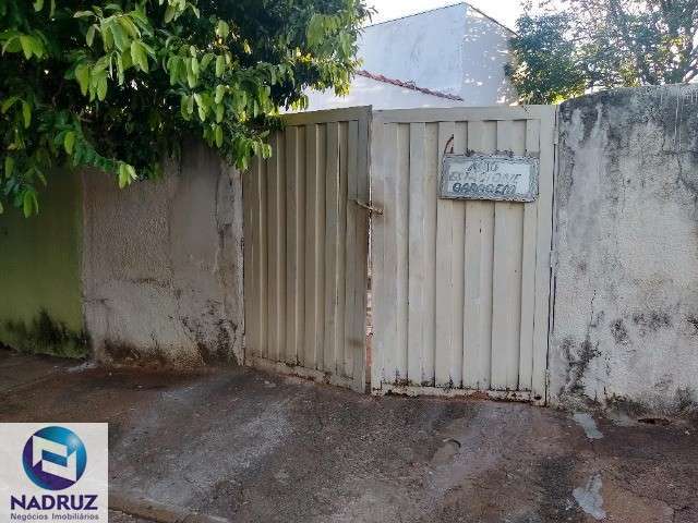 Ótima localização b. boa vista  na zona sul lote com edicula, 2 quartos, sala, cozinha, 1 banheiro e área de serviço.